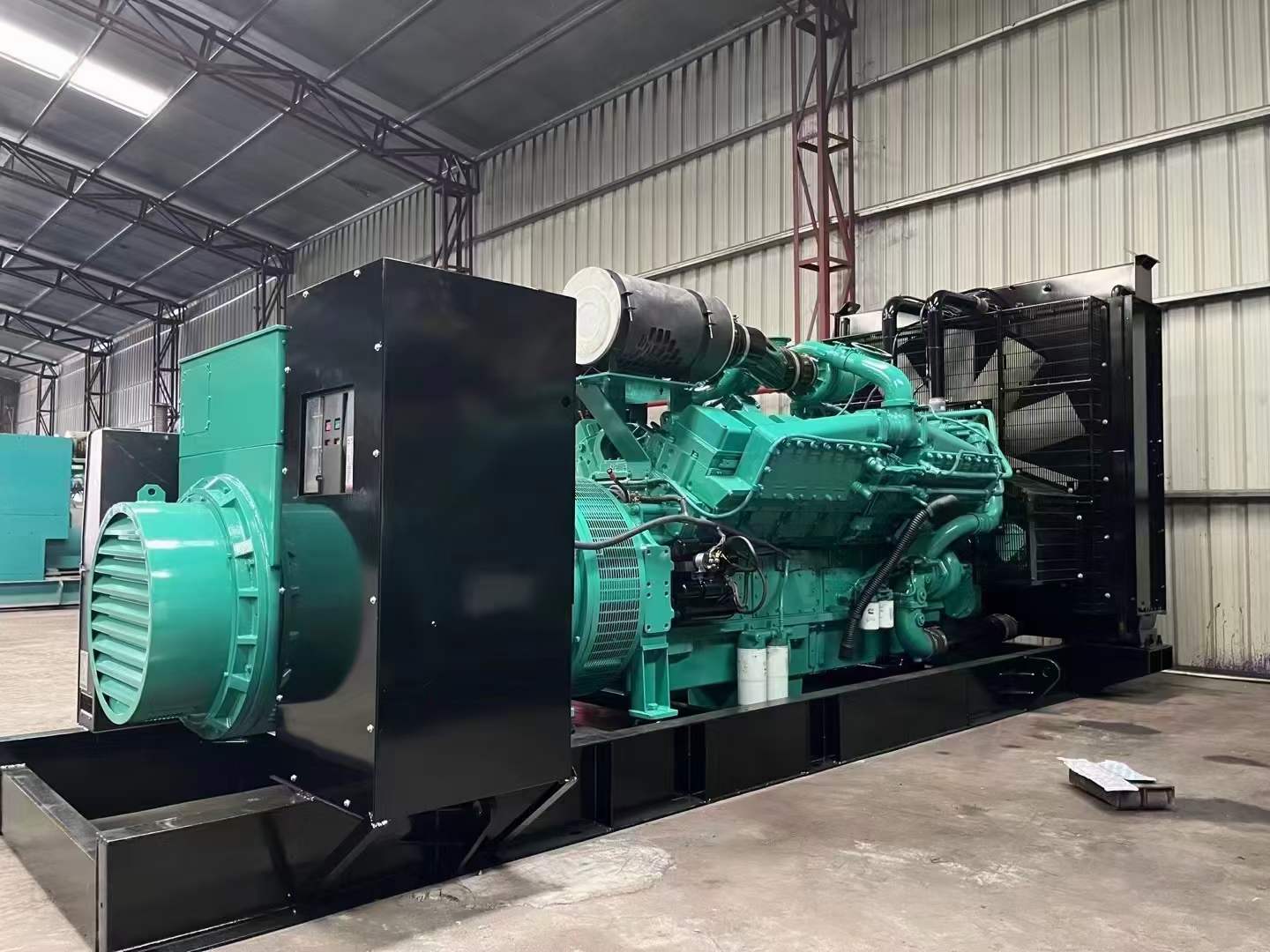 运河如何降低 800kW 柴油发电机输出电流的波动？
